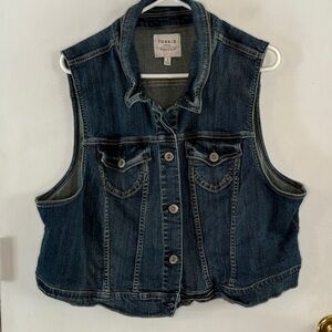 Torrid Size 3 medium wash denim vest